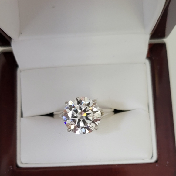 New 4ct Certified Moissanite Diamond Ring, Size 7 - Picture 3 of 11